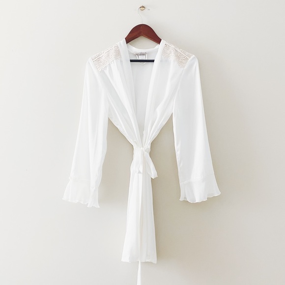 Linea Donatella Other - Linea Donatella • White Satin Robe w Lace Applique